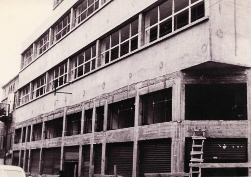 Reconstruction de l’école. Les boutiques rue Georges Picot